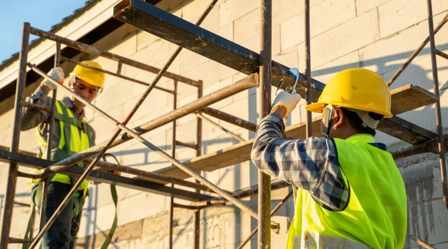 Professional gutter cleaning in Bleiblerville, TX